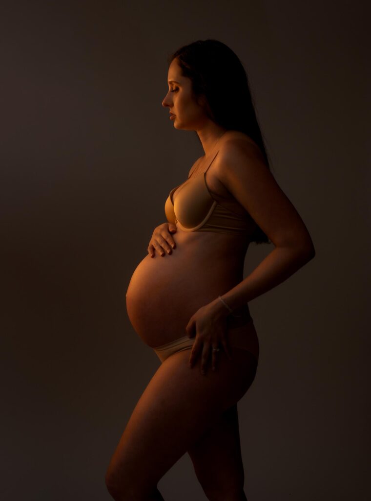 Expecting Mom in the DMV maternity photoshoot silhouette