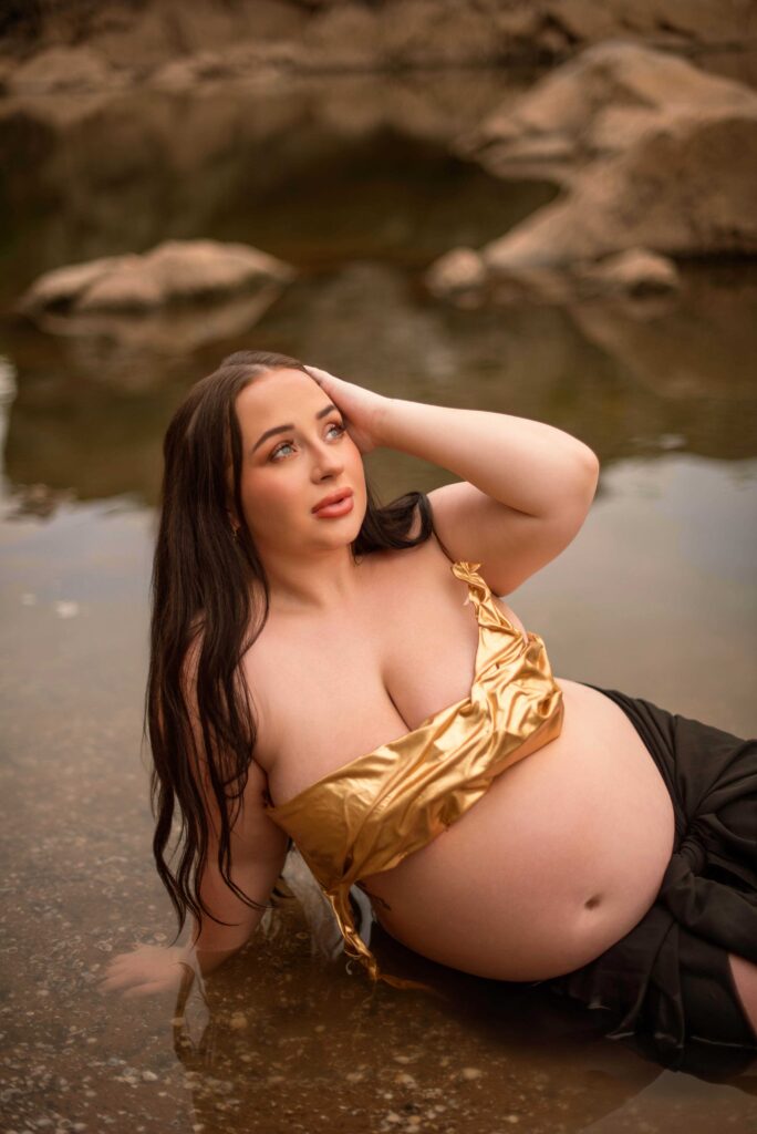 Maternity Photoshoot at Great Falls Park in the beach water