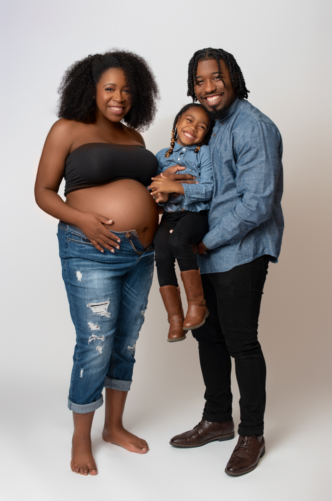 Family Maternity Photoshoot with Jeans