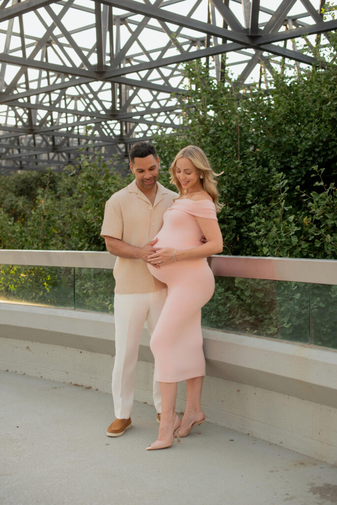Maternity Photoshoot at a park nearby LACMA in Los Angeles, California 2
