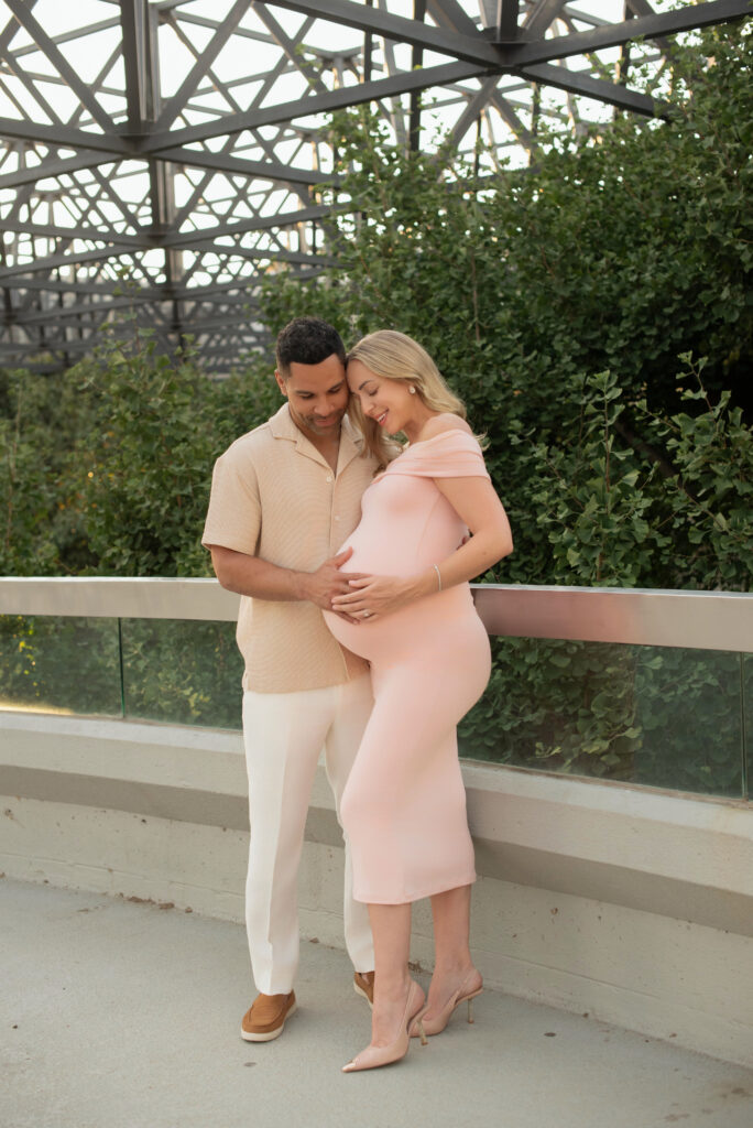 Maternity Photoshoot at a park nearby LACMA in Los Angeles, California 1